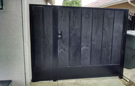 Black Simple Wooden Square Gate