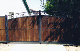 Wood Privacy with Flower Gate