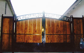 Metal Frame with Wood Privacy Gate